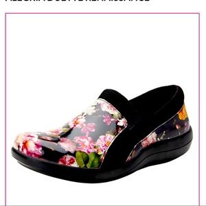 Algeria Duette Renaissance comfort clog.